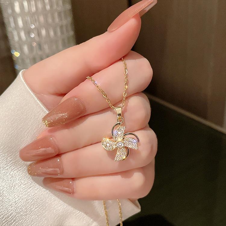 Fashion Creative 360 Rotating Windmill Necklace for Women Exquisite Beauty Personality Pendant Classic Banquet Wedding Jewelry